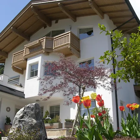 Ahorn Apartament *